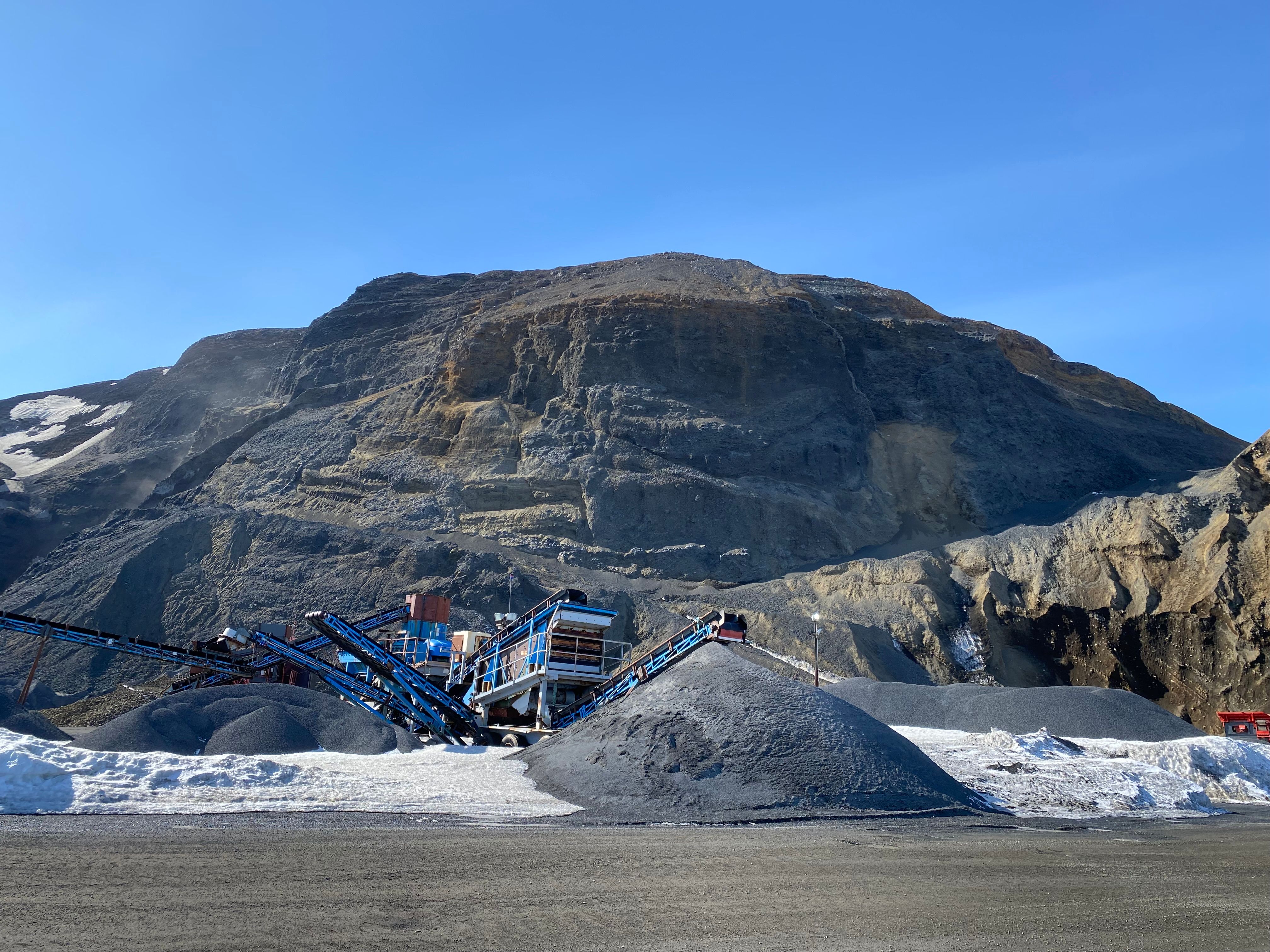 Det vulkaniska materialet (VPI) utvinns i täkter på Island. 