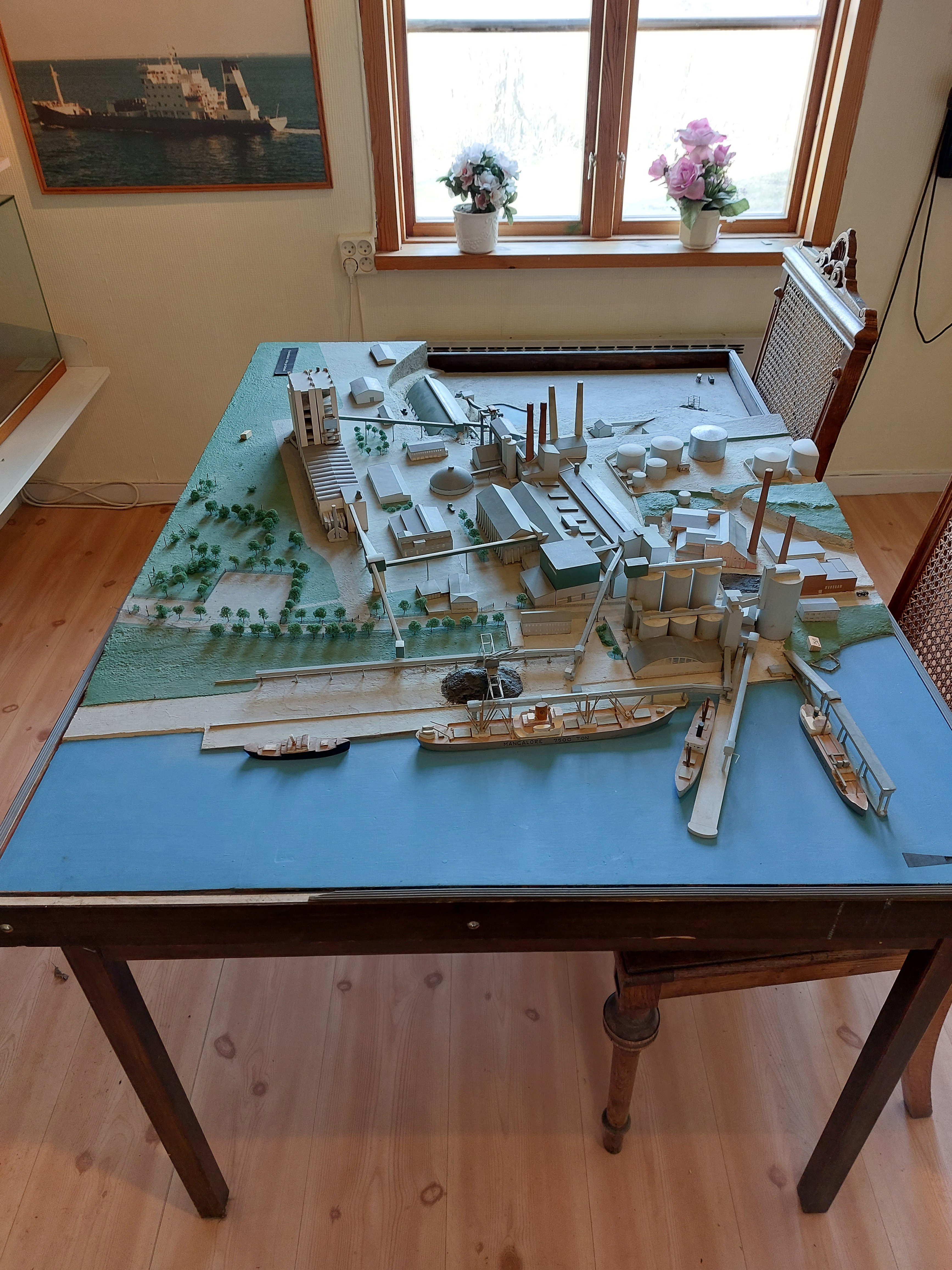 Bild från industrimuseet i Slite - modell över hamnen i Slite